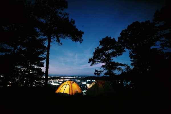 Comment organiser un camping pour une expédition de spéléologie en grotte de calcaire?